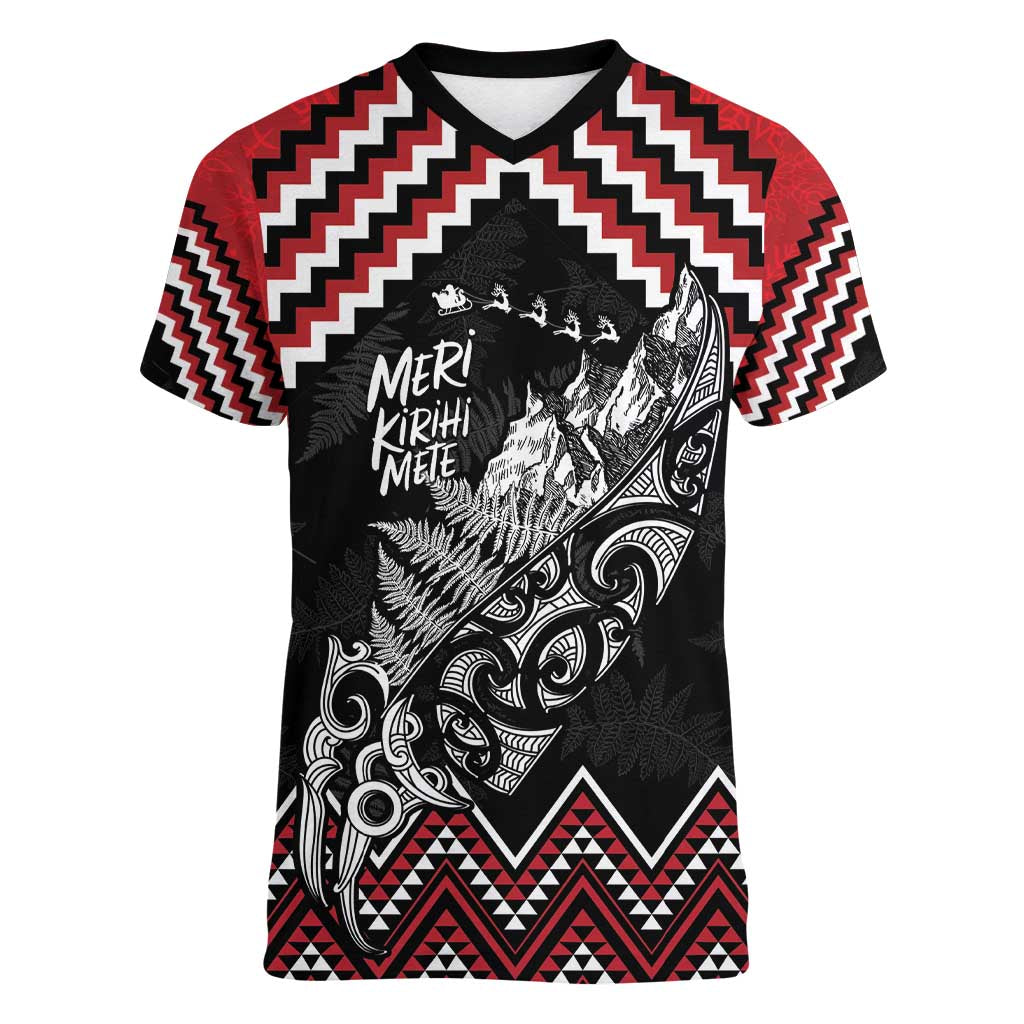 New Zealand Christmas Taniko Poutama Women V-Neck T-Shirt Mountainscape Maori Fern - Polynesian Pride