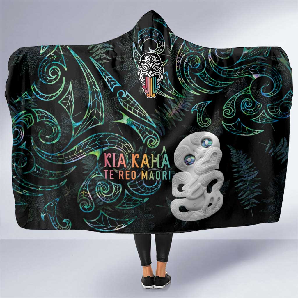 Kia Hara Te reo Maori Hooded Blanket Manaia Moko Mix Paua Shell LT7 One Size Green - Polynesian Pride