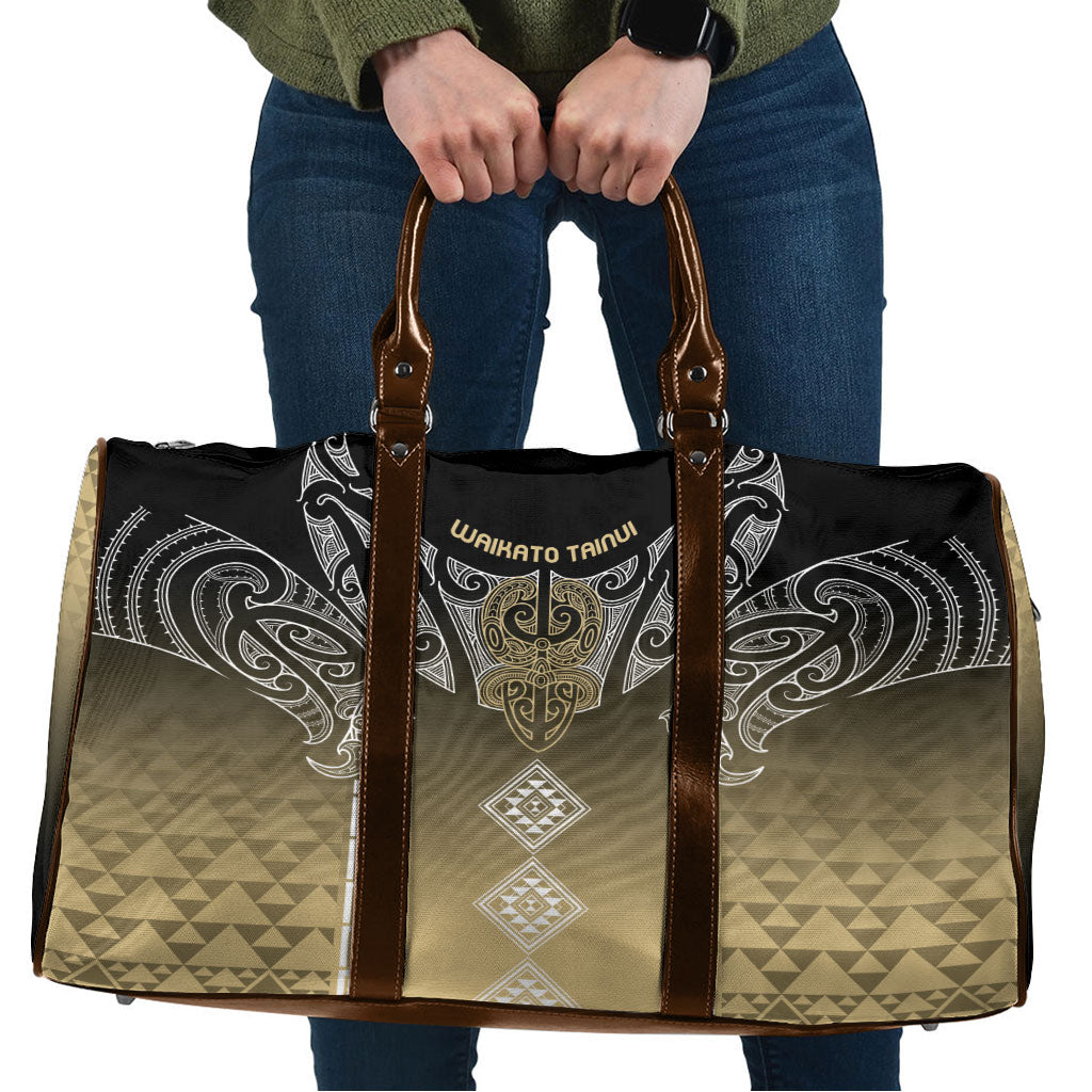 Aotearoa Maori Iwi Heritage Travel Bag Waikato Tainui Parauri LT7 Earth Gold - Polynesian Pride