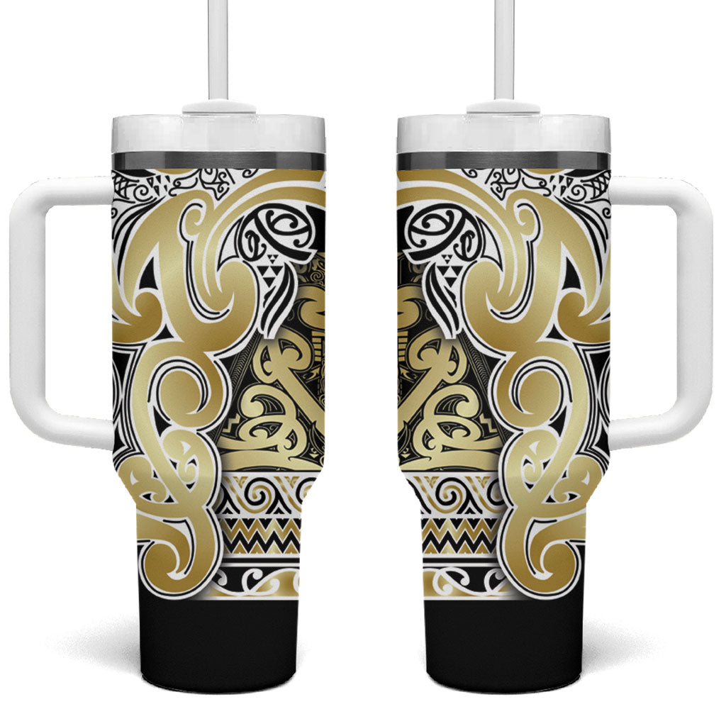 Aotearoa Iwi Ngati Whatua Tumbler With Handle Maori Wharenui House Tribal Pattern LT9 One Size: 40 oz Gold - Polynesian Pride