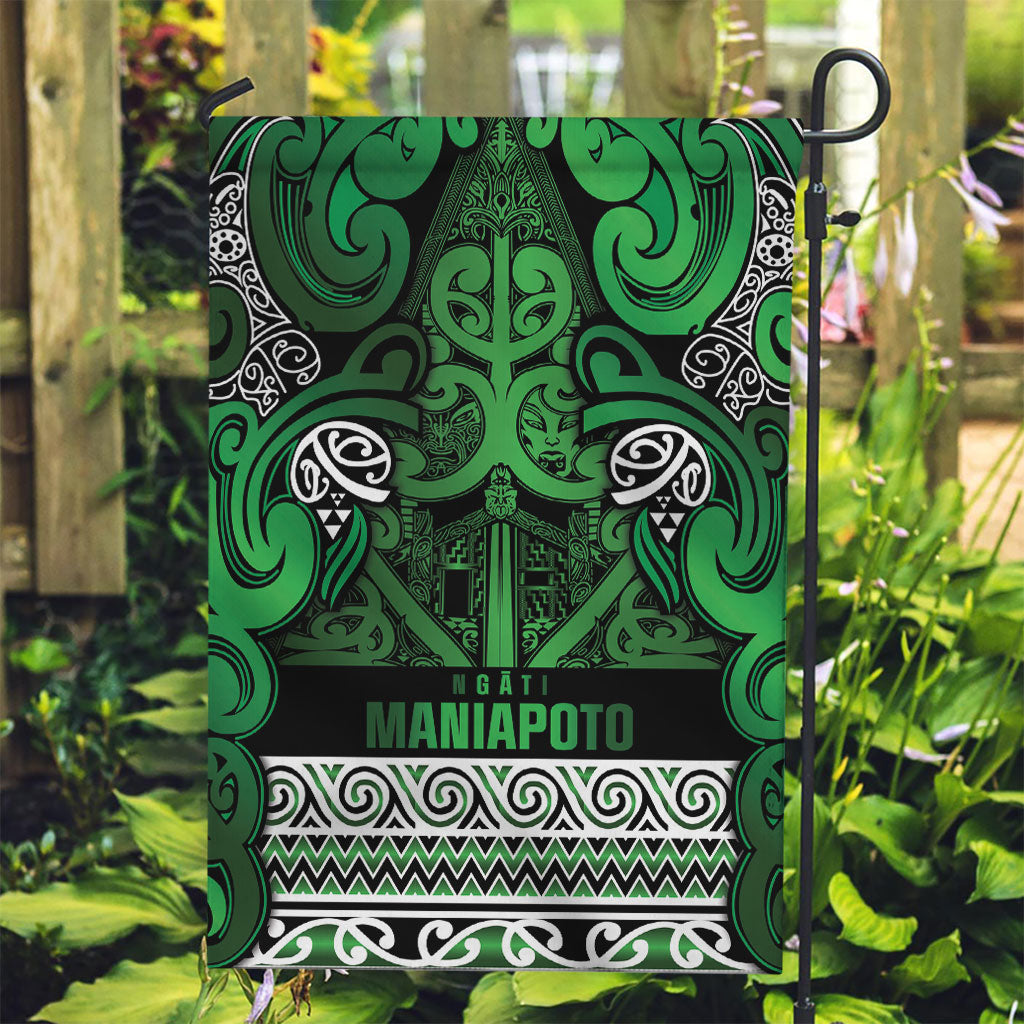 Aotearoa Iwi Ngati Maniapoto Garden Flag Maori Wharenui House Tribal Pattern LT9 Garden Flag Dark green - Polynesian Pride