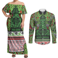 Aotearoa Iwi Ngati Maru Hauraki Couples Matching Off Shoulder Maxi Dress and Long Sleeve Button Shirt Maori Wharenui House Tribal Pattern LT9 Green Red - Polynesian Pride