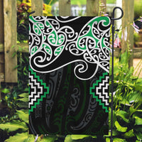 Green Aotearoa Tukutuku Manawa Tapu Garden Flag Ta Moko Toi Maori LT9 Garden Flag Green - Polynesian Pride