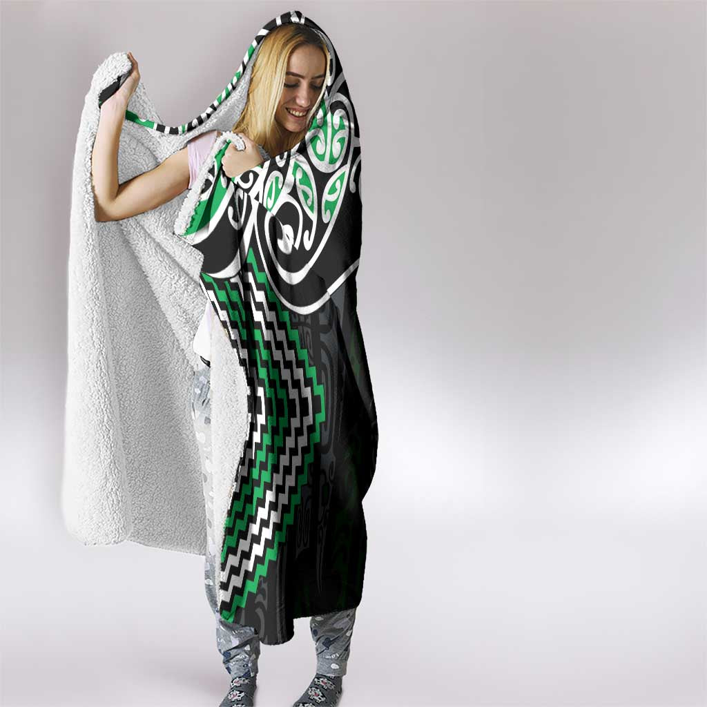 Green Aotearoa Tukutuku Manawa Tapu Hooded Blanket Ta Moko Toi Maori LT9 - Polynesian Pride