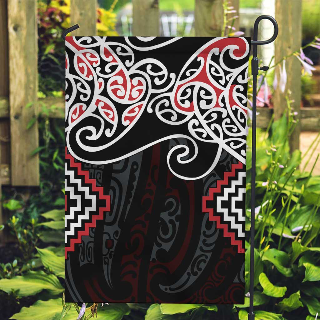 Red Aotearoa Tukutuku Manawa Tapu Garden Flag Ta Moko Toi Maori LT9 Garden Flag Red - Polynesian Pride
