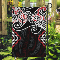 Red Aotearoa Tukutuku Manawa Tapu Garden Flag Ta Moko Toi Maori LT9 Garden Flag Red - Polynesian Pride