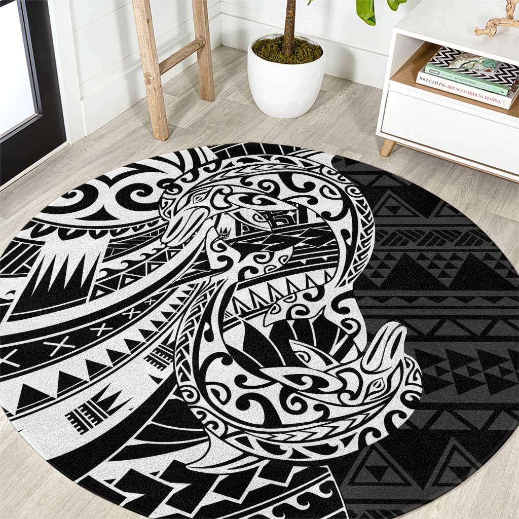 White Couple Dolphins Maori Polynesian Style Round Carpet