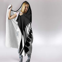 New Zealand Silver Fern Niho Taniwha Hooded Blanket LT9 - Polynesian Pride