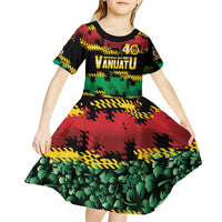 Vanuatu 46th Year Anniversary Kid Short Sleeve Dress 30 July 1980 Hibiscus Seamless Pattern LT9 - Polynesian Pride
