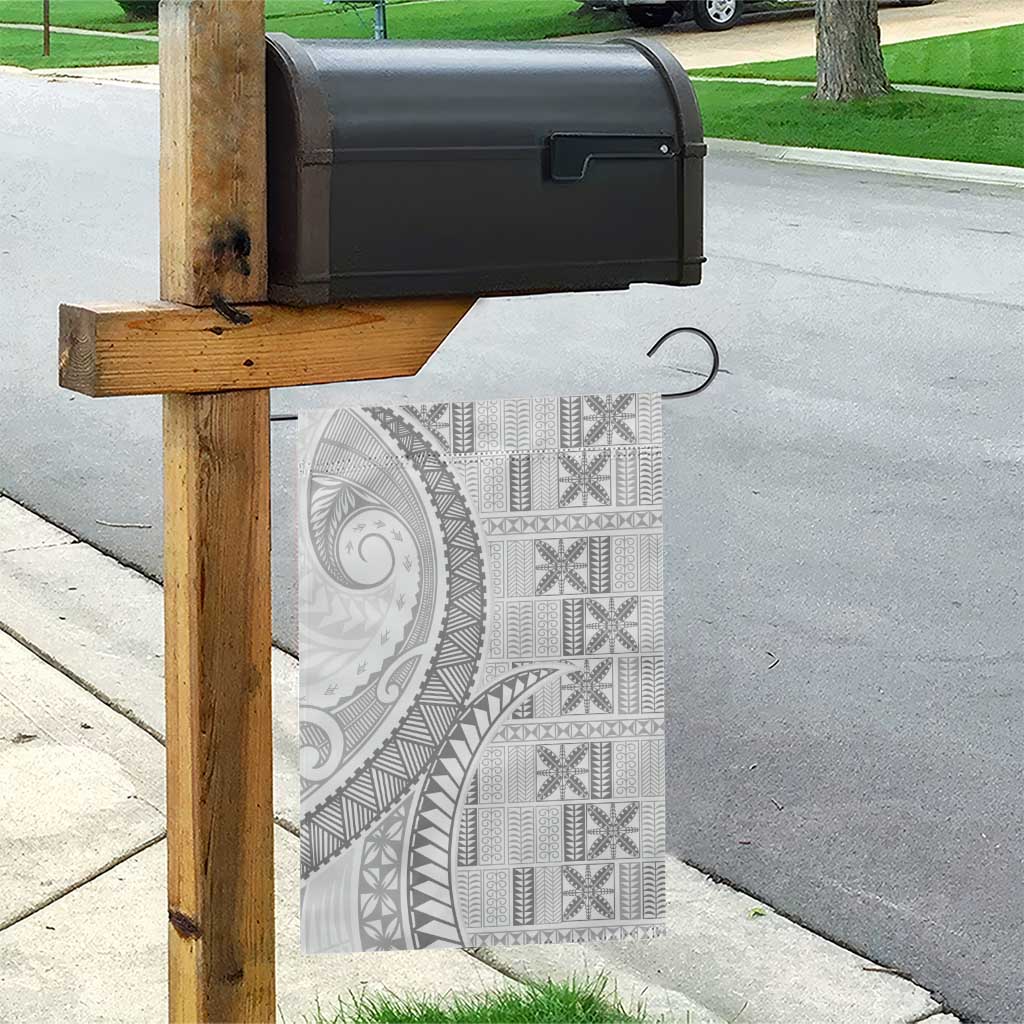 Niue White Sunday Garden Flag Niuean Lotu Tamaiti Hiapo Pattern - Polynesian Pride