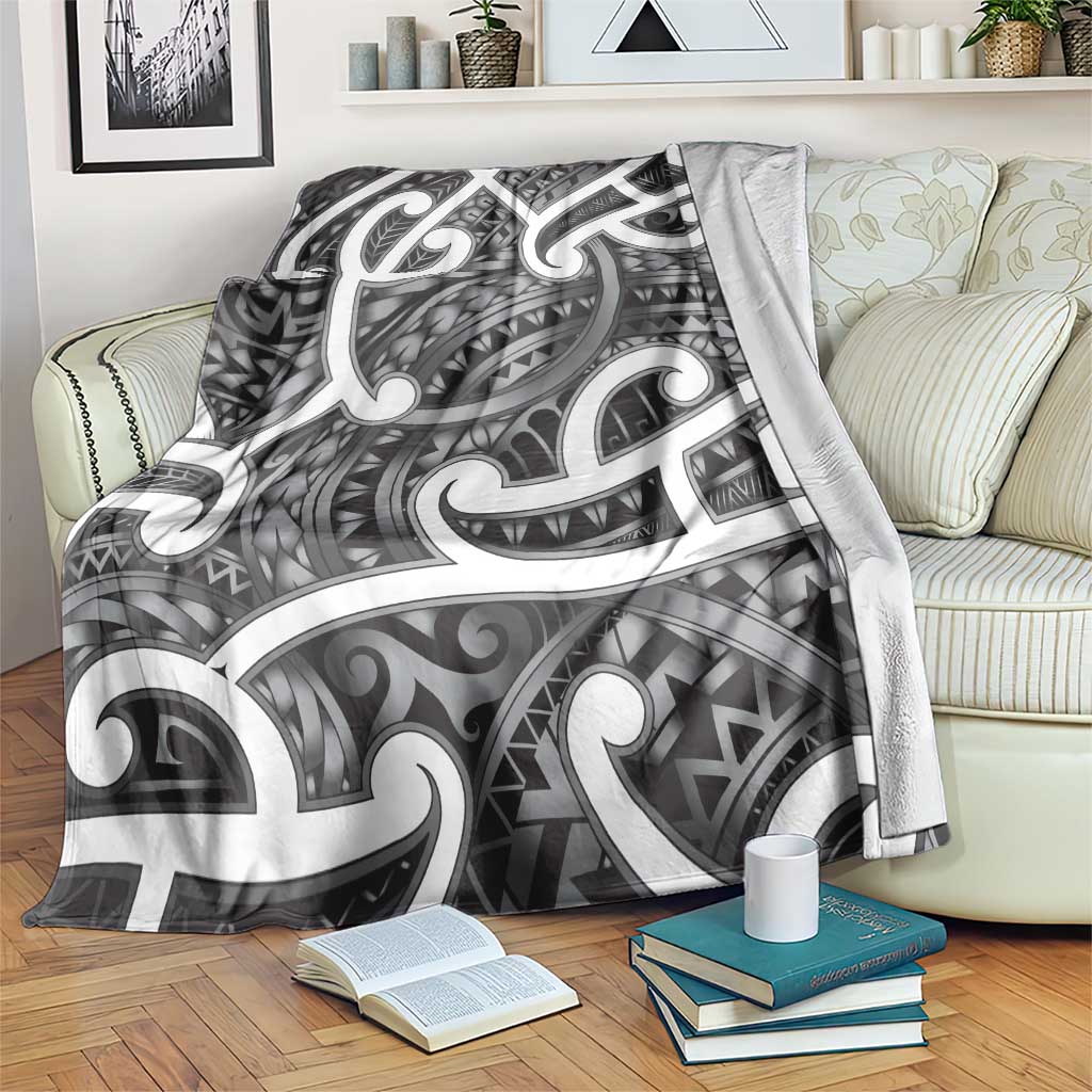 Aotearoa Maori Kowhaiwhai Blanket Kiwikiwi Puhoro and Patiki LT9 Grey - Polynesian Pride