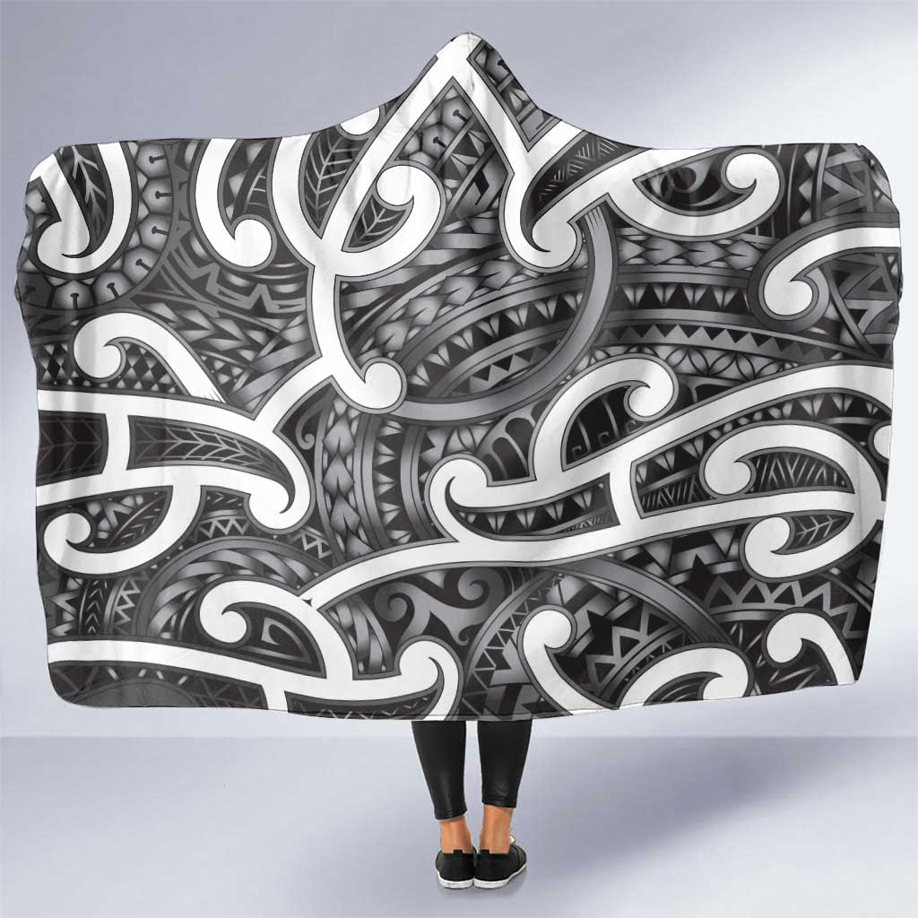 Aotearoa Maori Kowhaiwhai Hooded Blanket Kiwikiwi Puhoro and Patiki LT9 One Size Grey - Polynesian Pride