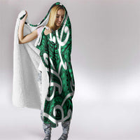 Aotearoa Maori Kowhaiwhai Hooded Blanket Kakariki Puhoro and Patiki LT9 - Polynesian Pride