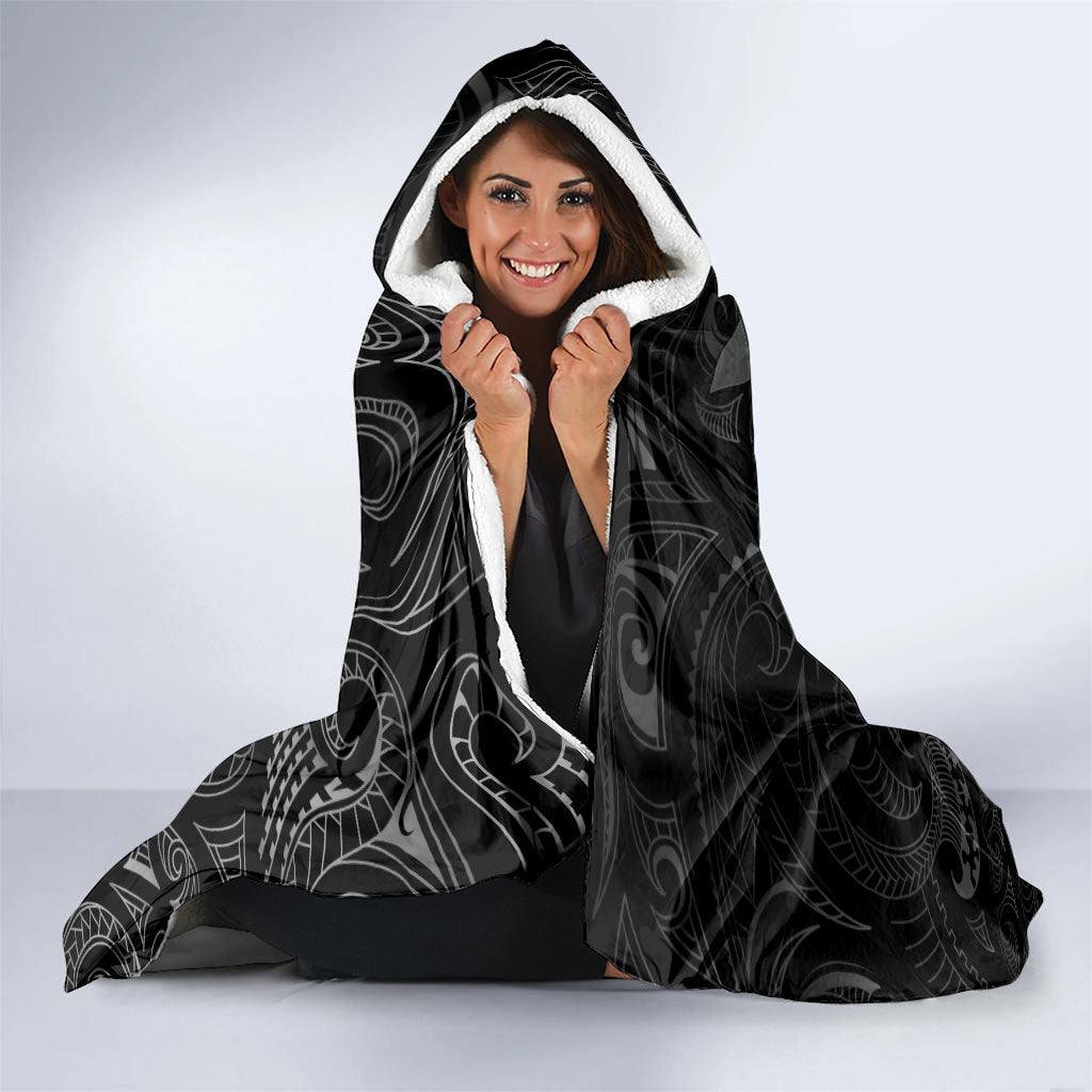 Hawaiian Mango Tribal Tattoo Hooded Blanket Black White Pacific Traditional Pattern