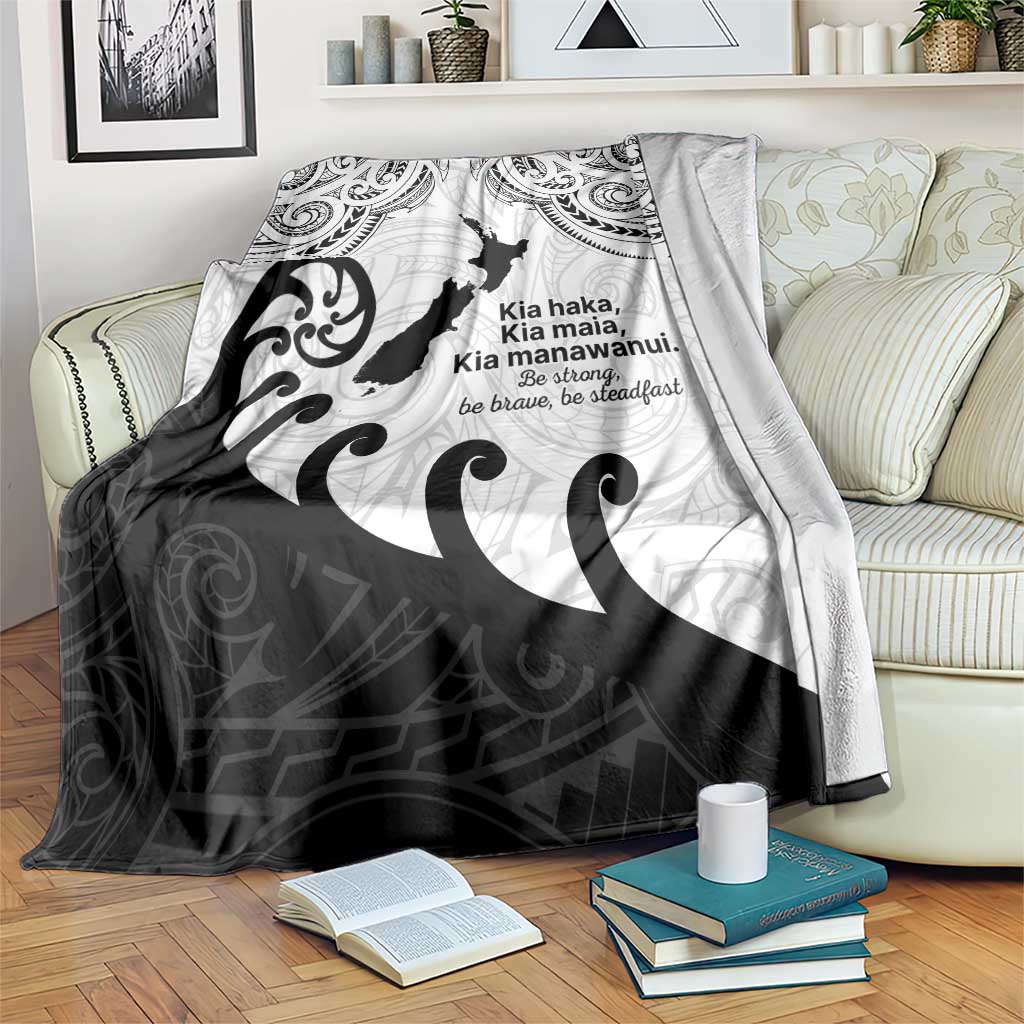 Kia Haka Maori language Blanket Te Reo Maori Inspired Art LT9 white - Polynesian Pride