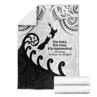 Kia Haka Maori language Blanket Te Reo Maori Inspired Art LT9 - Polynesian Pride