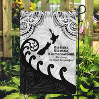 Kia Haka Maori language Garden Flag Te Reo Maori Inspired Art LT9 Garden Flag white - Polynesian Pride