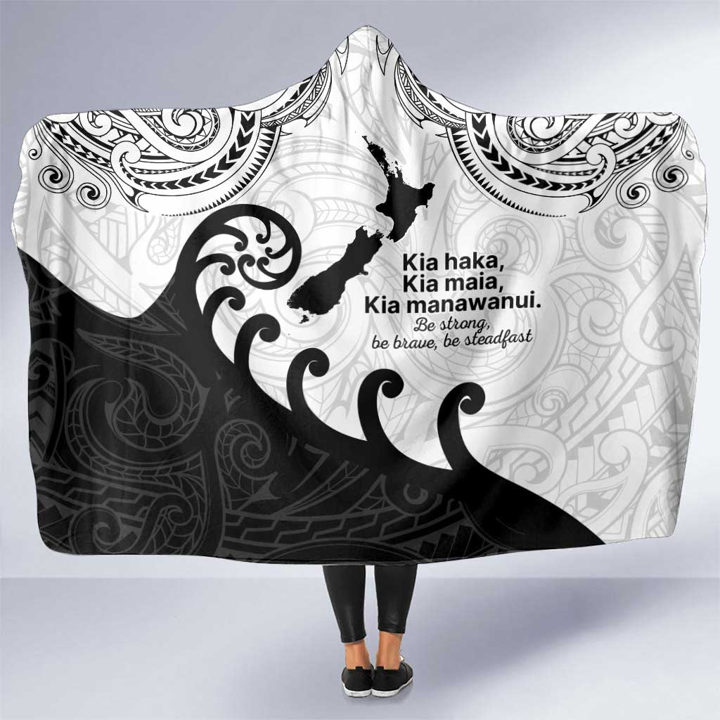 Kia Haka Maori language Hooded Blanket Te Reo Maori Inspired Art LT9 One Size white - Polynesian Pride