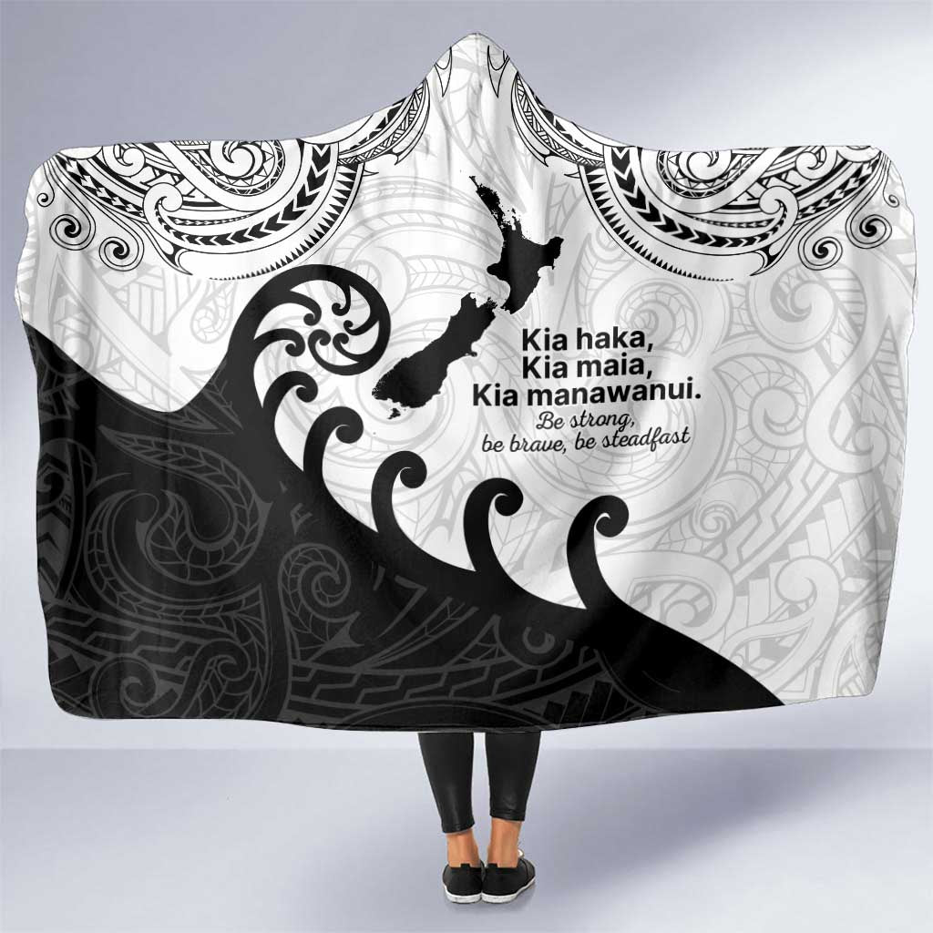 Kia Haka Maori language Hooded Blanket Te Reo Maori Inspired Art