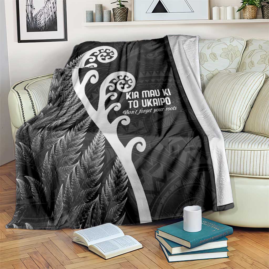 Kia Mau Ki To Ukaipo Blanket Te Reo Maori Koru Fern Art LT9 Black - Polynesian Pride