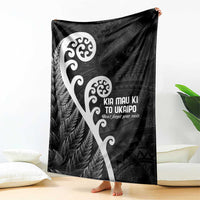 Kia Mau Ki To Ukaipo Blanket Te Reo Maori Koru Fern Art LT9 - Polynesian Pride