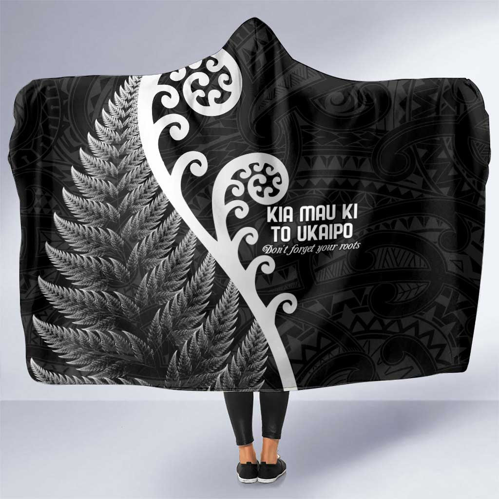 Kia Mau Ki To Ukaipo Hooded Blanket Te Reo Maori Koru Fern Art