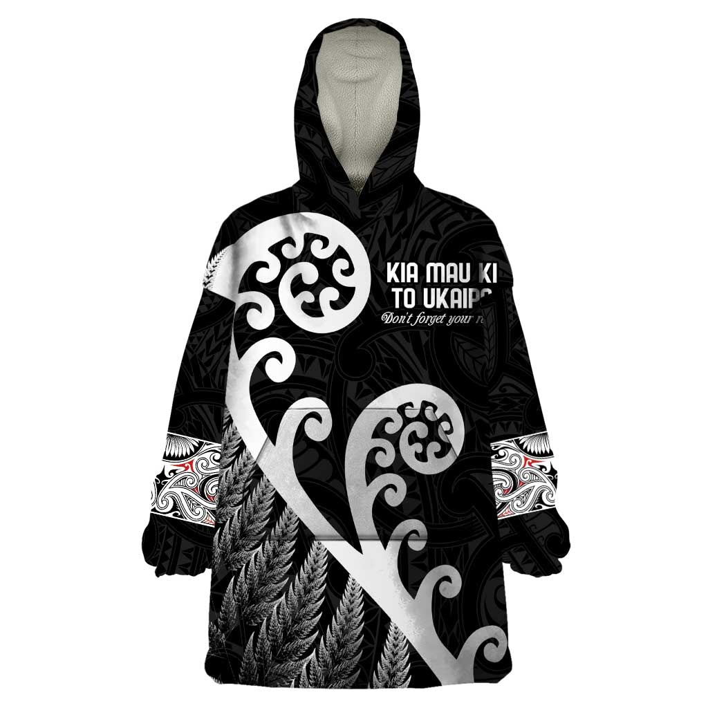 Kia Mau Ki To Ukaipo Wearable Blanket Hoodie Te Reo Maori Koru Fern Art LT9 One Size Black - Polynesian Pride