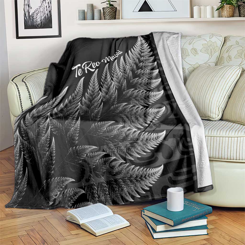 New Zealand Te Reo Māori Blanket Simple Black Fern