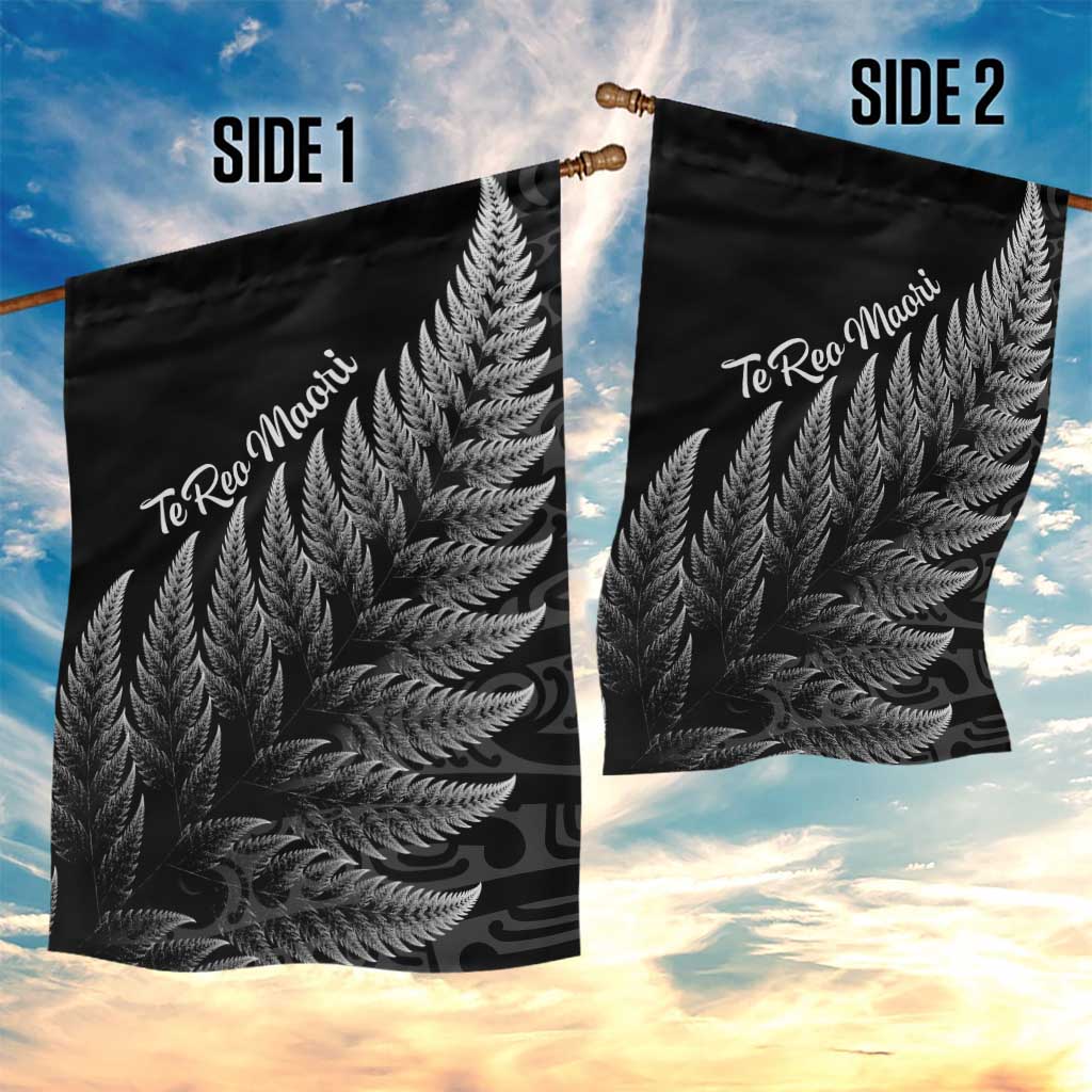 New Zealand Te Reo Mori Garden Flag Simple Black Fern LT9 - Polynesian Pride