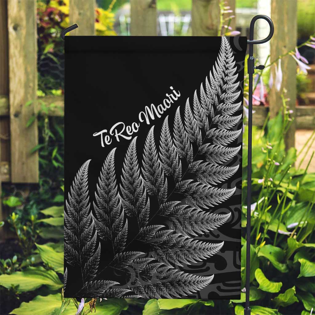 New Zealand Te Reo Mori Garden Flag Simple Black Fern LT9 Garden Flag Black - Polynesian Pride