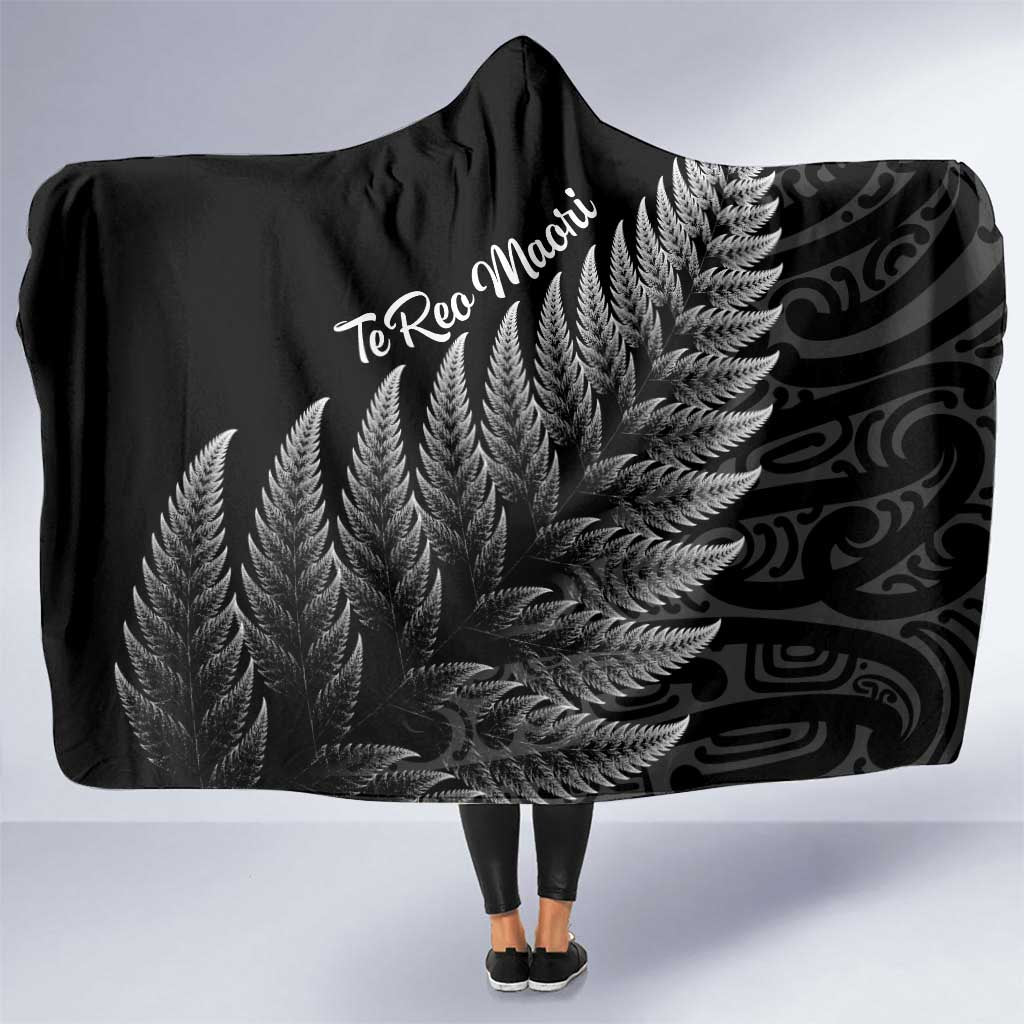 New Zealand Te Reo Māori Hooded Blanket Simple Black Fern
