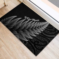 New Zealand Te Reo Mori Rubber Doormat Simple Black Fern LT9 - Polynesian Pride