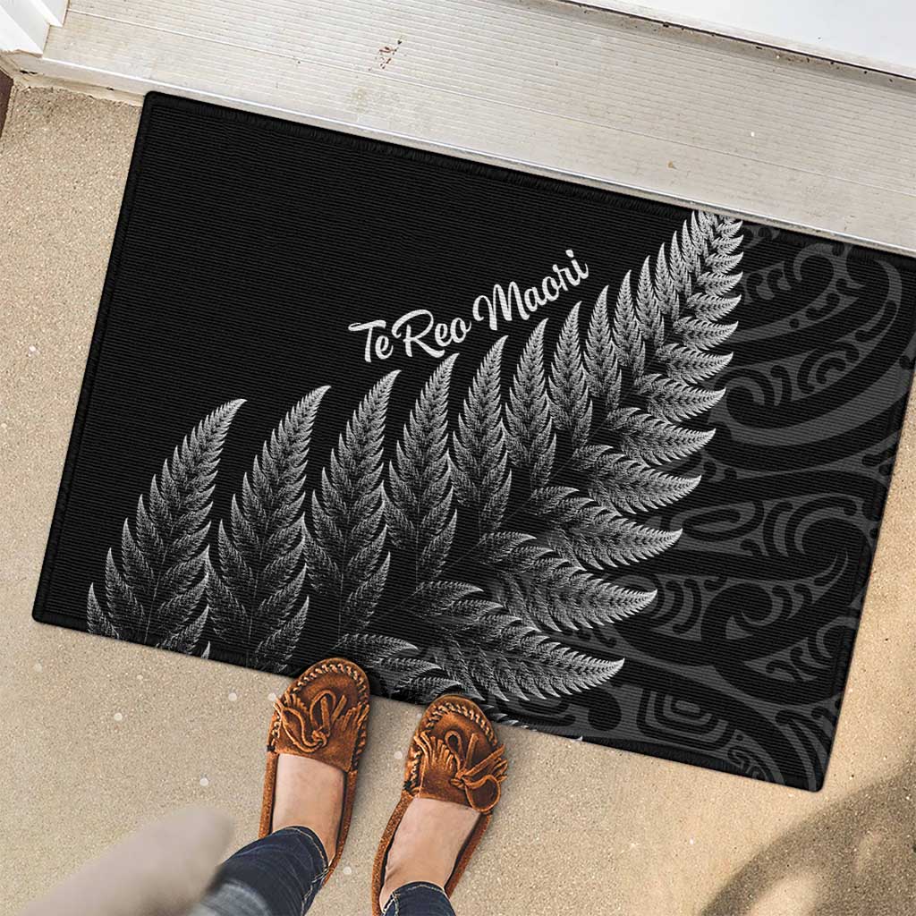 New Zealand Te Reo Mori Rubber Doormat Simple Black Fern LT9 - Polynesian Pride
