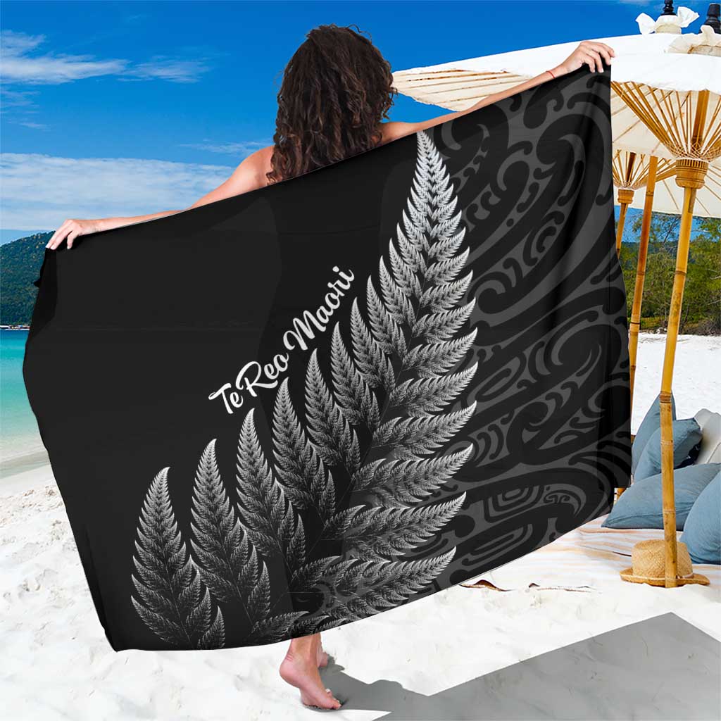 New Zealand Te Reo Māori Sarong Simple Black Fern