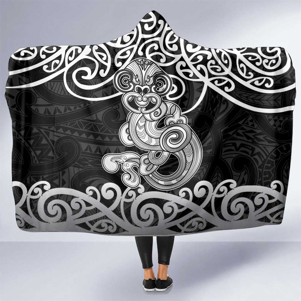 Te Reo Maori Tiki Inspired Art Hooded Blanket
