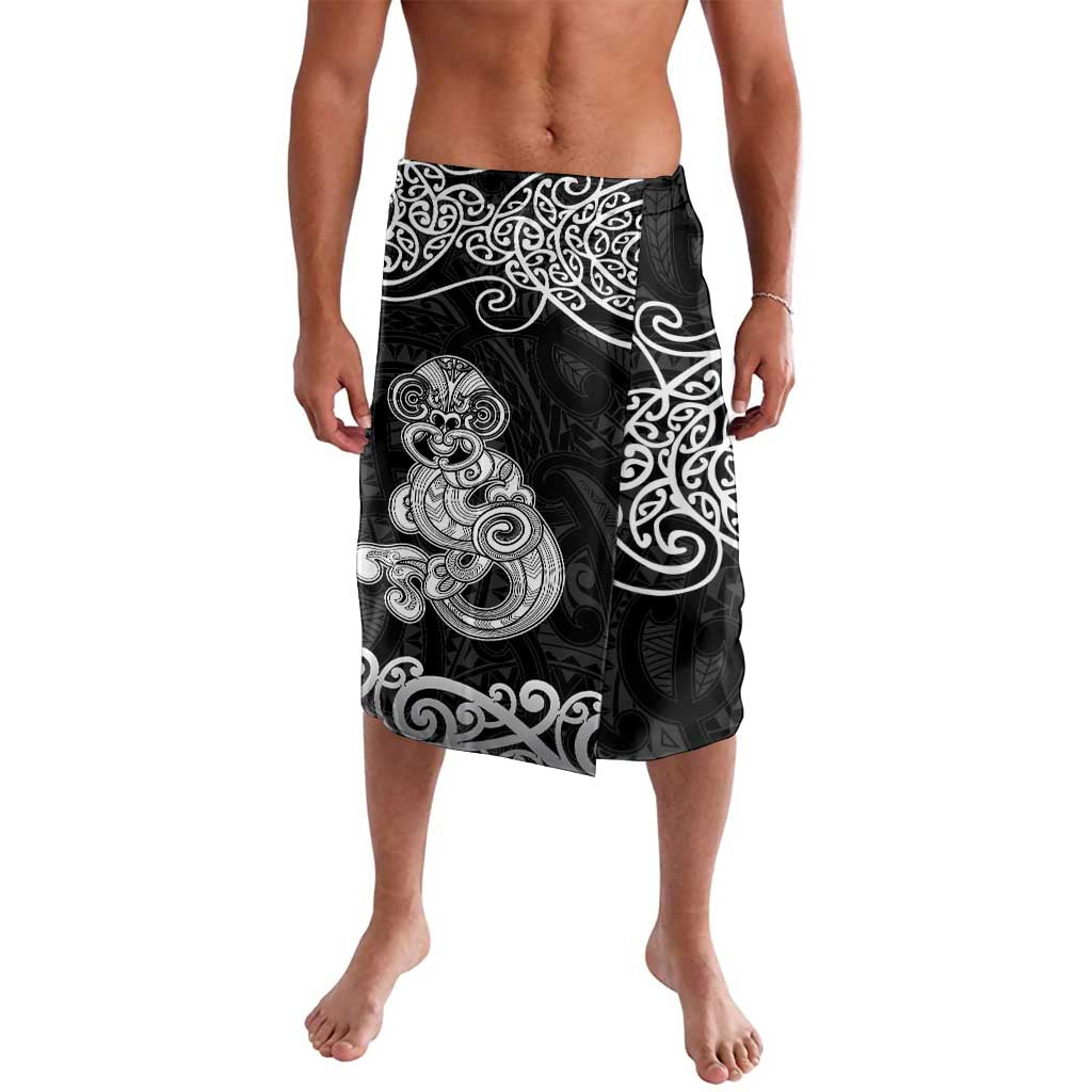 Te Reo Maori Tiki Inspired Art Lavalava LT9 Black - Polynesian Pride