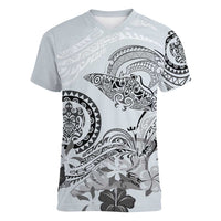 Polynesian Manta Ray Women V-Neck T-Shirt Gray Floral Turtle Tattoo - Polynesian Pride