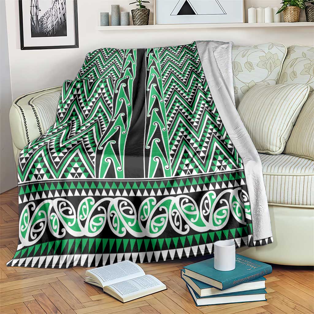 New Zealand Maori Niho Taniwha Blanket Kakariki Mangopare and Puhoro Pattern