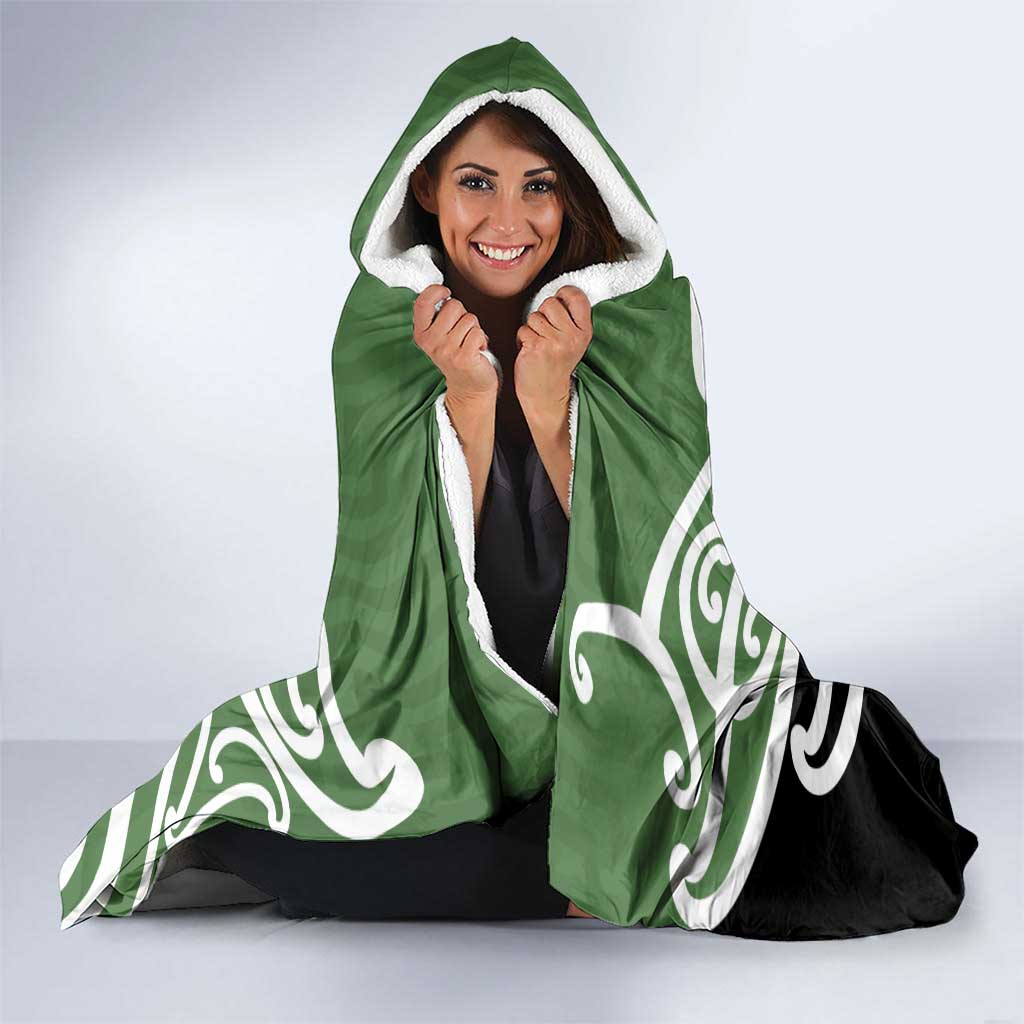 Green Fern New Zealand Kowhai Ngutukak Hooded Blanket - Polynesian Pride
