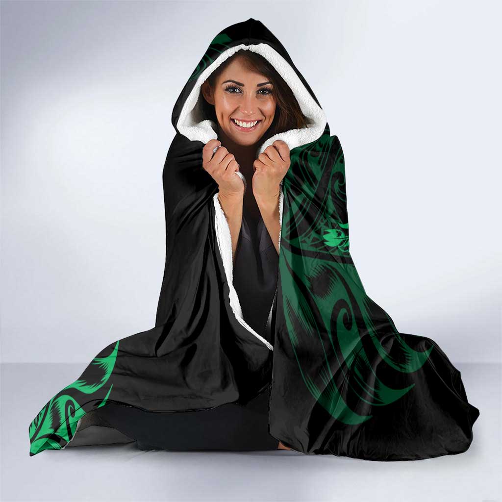 New Zealand Lawn Bowls Hooded Blanket Green Maori Warrior Tribal Silver Fern - Polynesian Pride