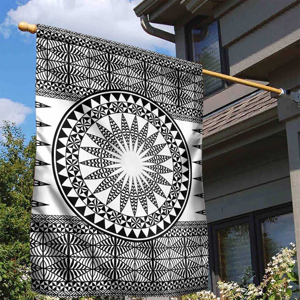 All White Tonga Malo e lelei Garden Flag Vintage Ngatu Tribal Pattern - Polynesian Pride