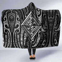 New Zealand Maori Taniko Hooded Blanket Black Kowhaiwhai Puhoro