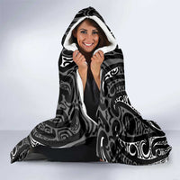 New Zealand Maori Taniko Hooded Blanket Black Kowhaiwhai Puhoro