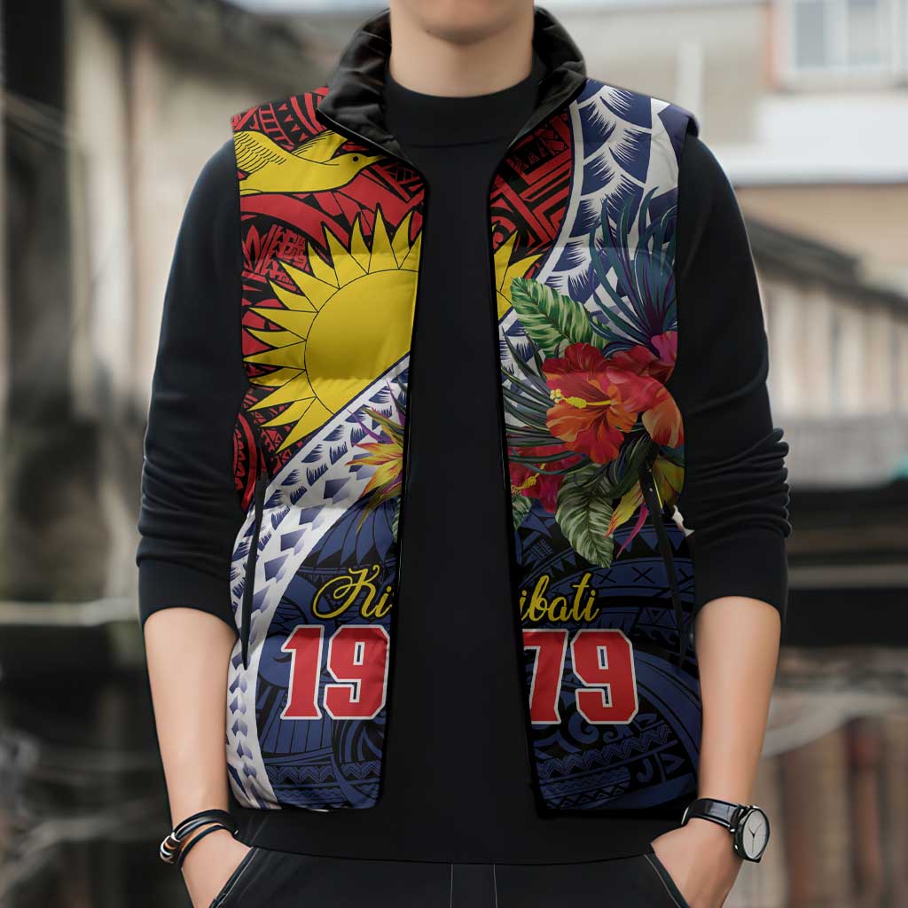 Flag of Kiribati Polynesian Pattern Sleeveless Puffer Jacket Est 1979 With Tropical Flowers - Polynesian Pride