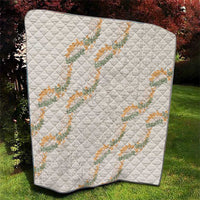 Aloha Pakalana and Puakenikeni Lei Quilt Beige Hawaiian Pattern