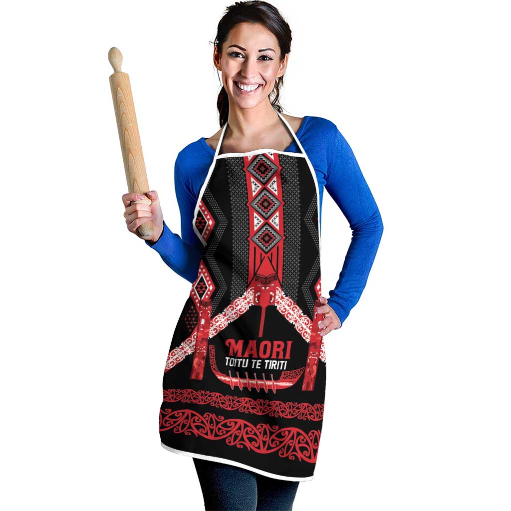 Toitu Te Tiriti Waitangi Apron Black Wharenui House - Polynesian Pride