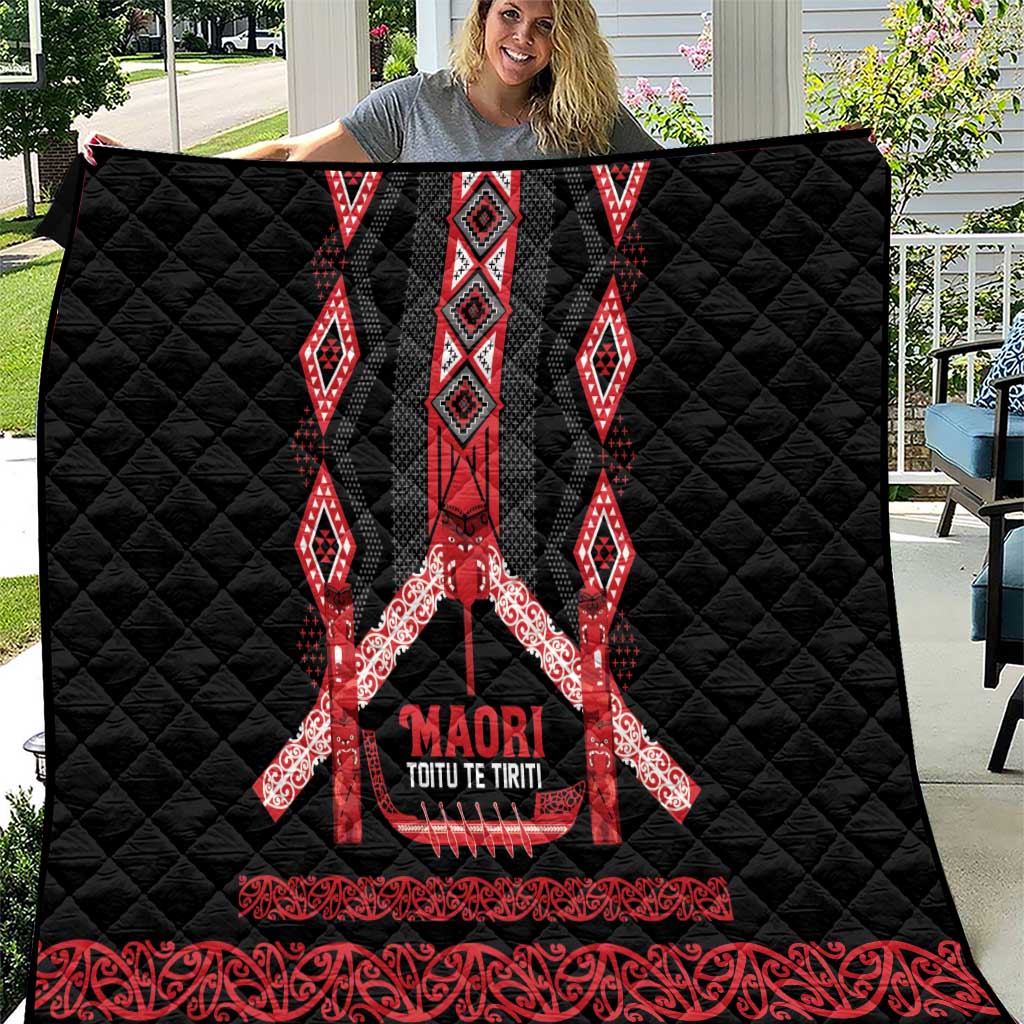 Toitu Te Tiriti Waitangi Quilt Black Wharenui House - Polynesian Pride