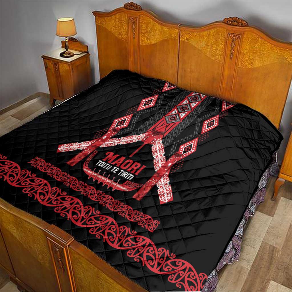 Toitu Te Tiriti Waitangi Quilt Black Wharenui House - Polynesian Pride