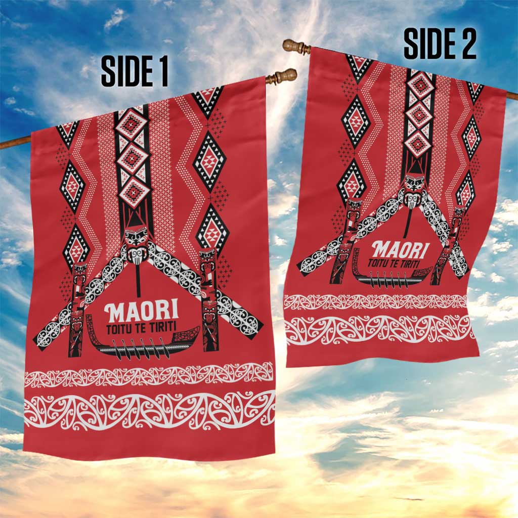 Toitu Te Tiriti Waitangi Garden Flag Red Wharenui House - Polynesian Pride