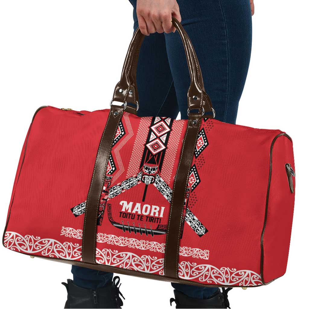 Toitu Te Tiriti Waitangi Travel Bag Red Wharenui House - Polynesian Pride